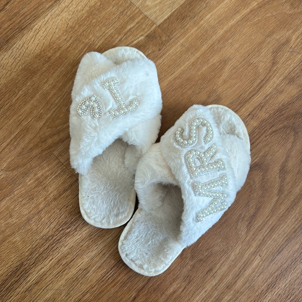 ⚡️SALE⚡️ Mrs T Slippers